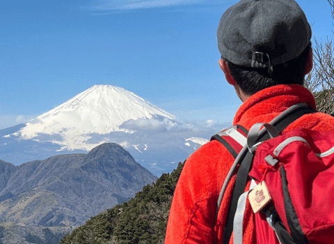 Traverse Hakone Caldera and enjoy onsen